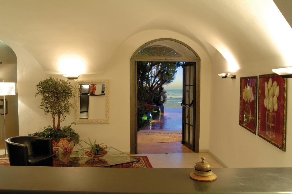 アラッシオ Le Terrazzeアパートホテル エクステリア 写真