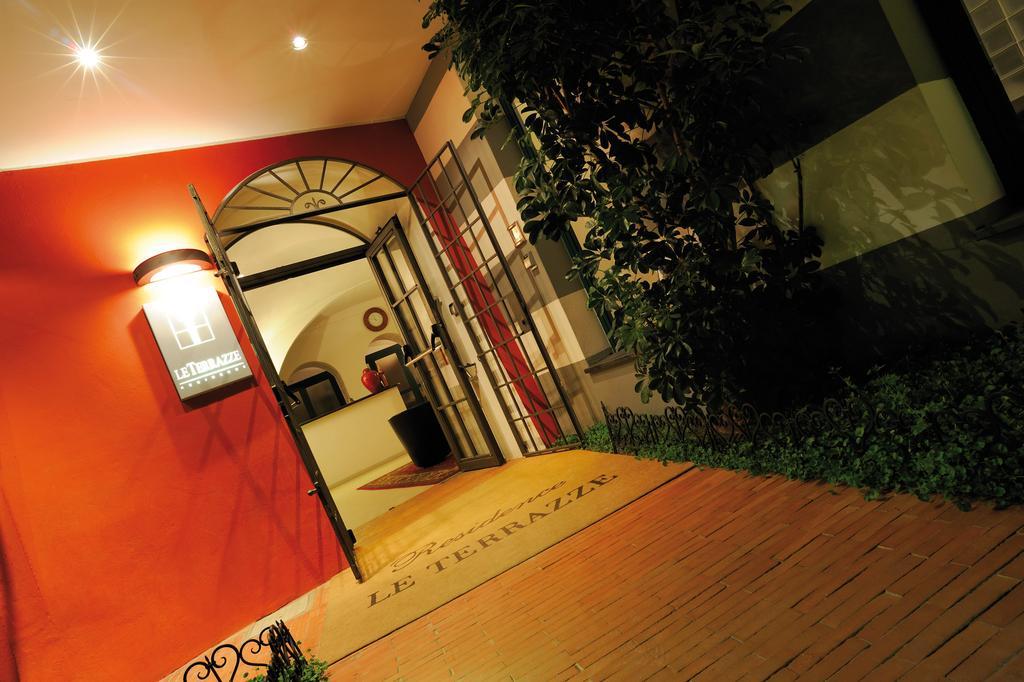 アラッシオ Le Terrazzeアパートホテル エクステリア 写真