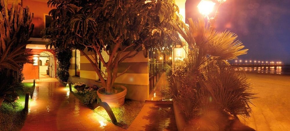 アラッシオ Le Terrazzeアパートホテル エクステリア 写真