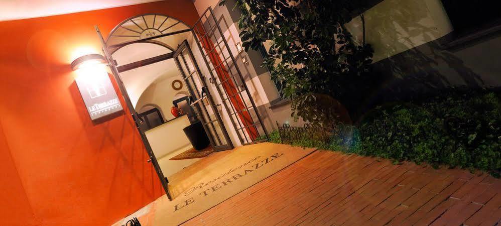 アラッシオ Le Terrazzeアパートホテル エクステリア 写真